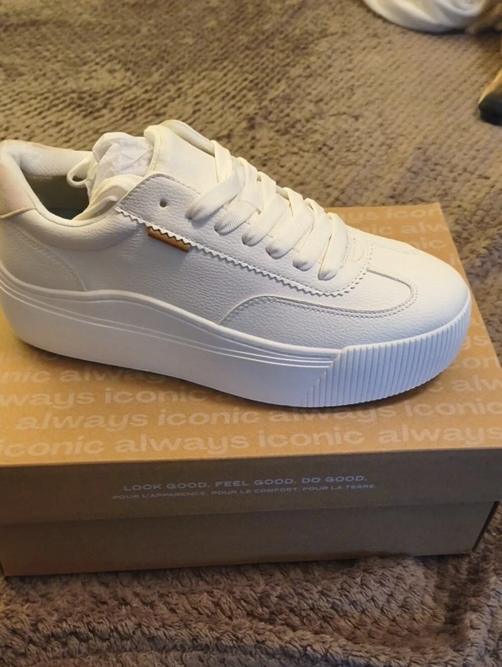 Dr. Scholl's White Platform Leather-Look Sneaker with Gold Accent